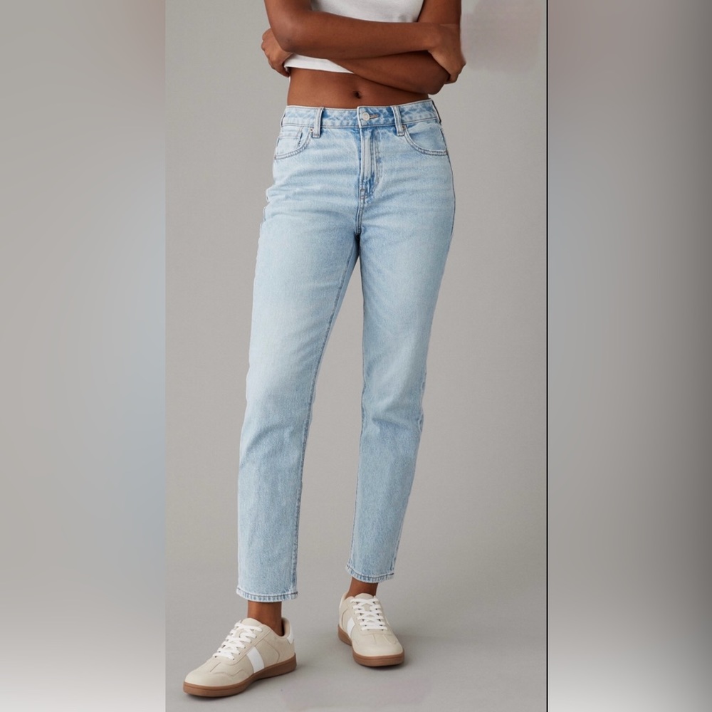 American Eagle Strigid Mom Jeans